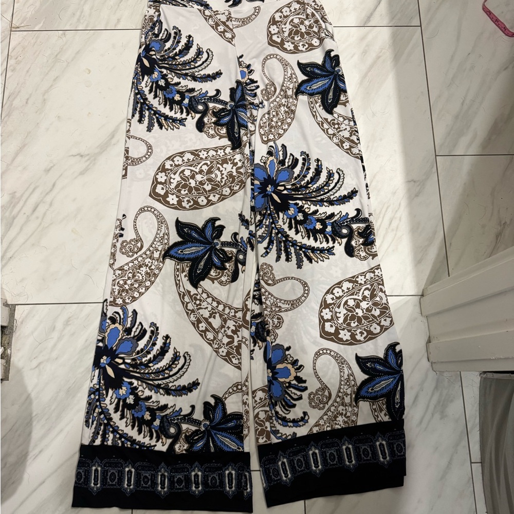 New York & Company White and Blue Wide Leg pull on pants small